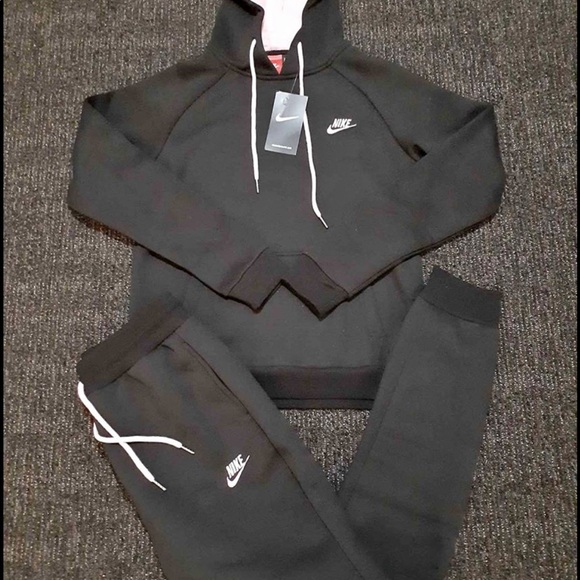 Nike tracksuits - Picture 4 of 4